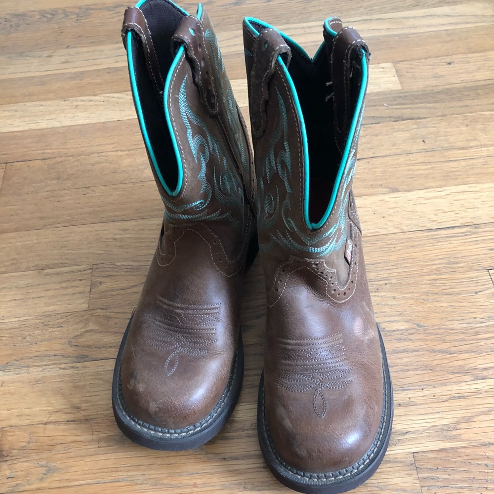 Justin’s women’s cowboy boots